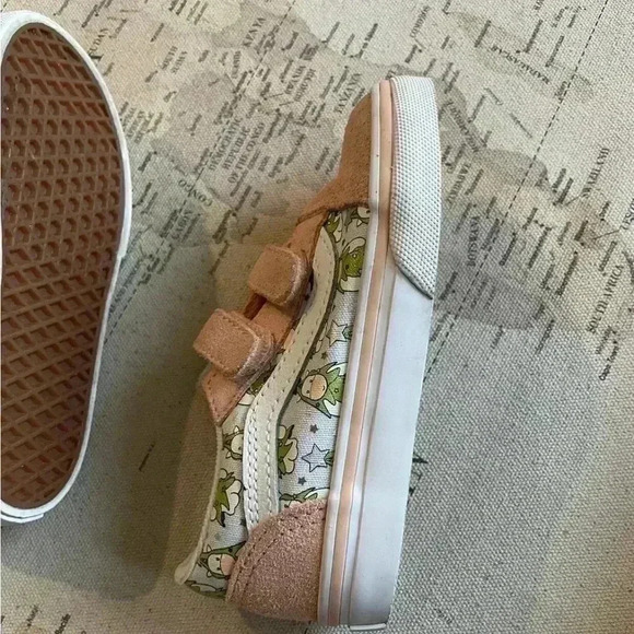 Vans Holiday Unicorn Old Skool V
Sneakers Size 8 - Picture 3 of 6